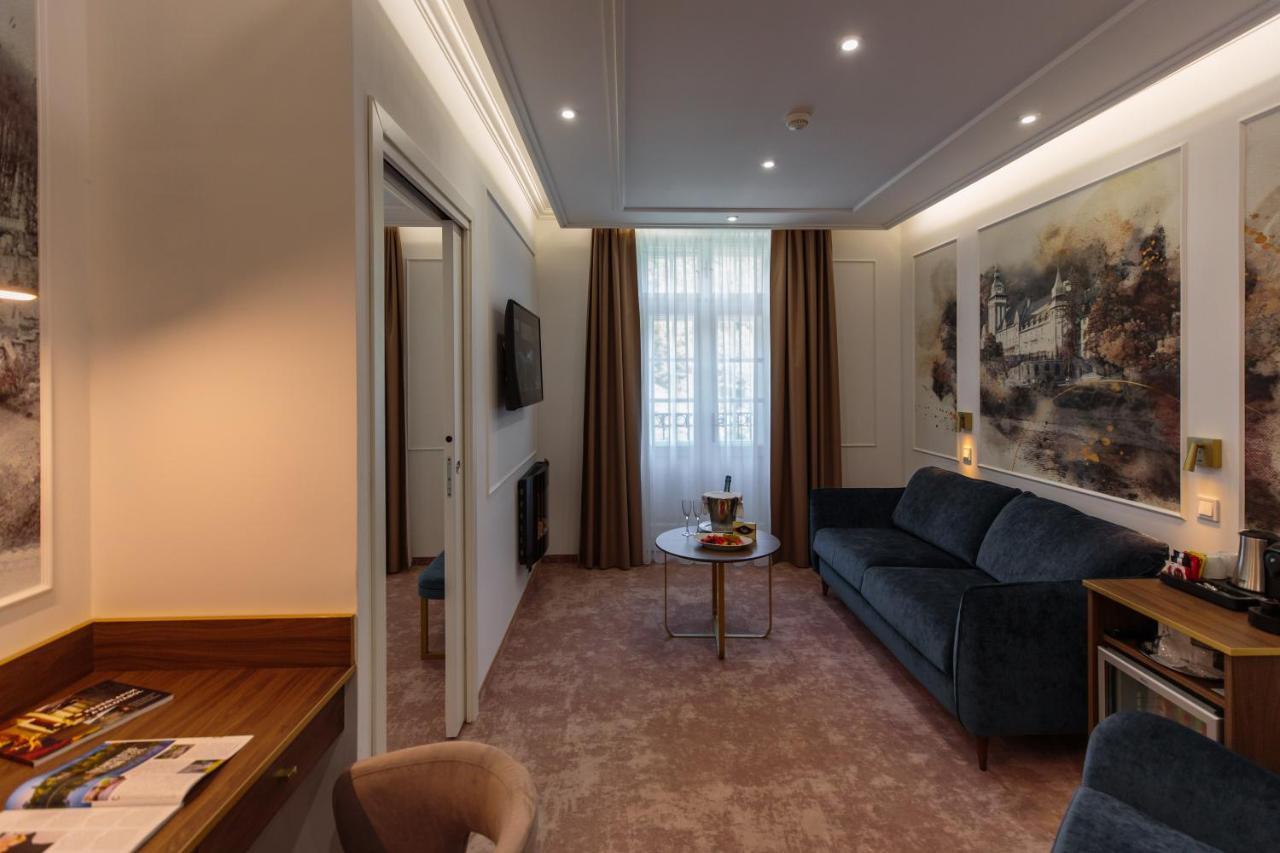 Hotel Palota ลิลลาฟือแร็ด ภายนอก รูปภาพ