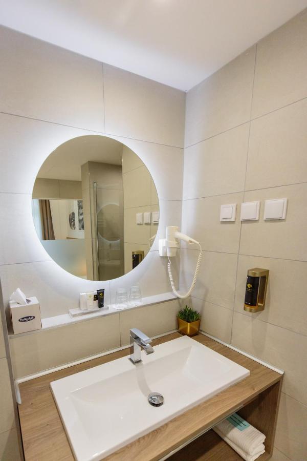 Hotel Palota ลิลลาฟือแร็ด ภายนอก รูปภาพ