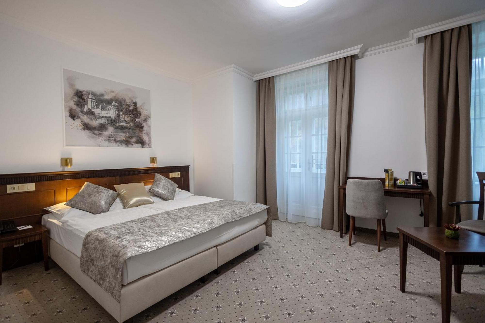 Hotel Palota ลิลลาฟือแร็ด ภายนอก รูปภาพ