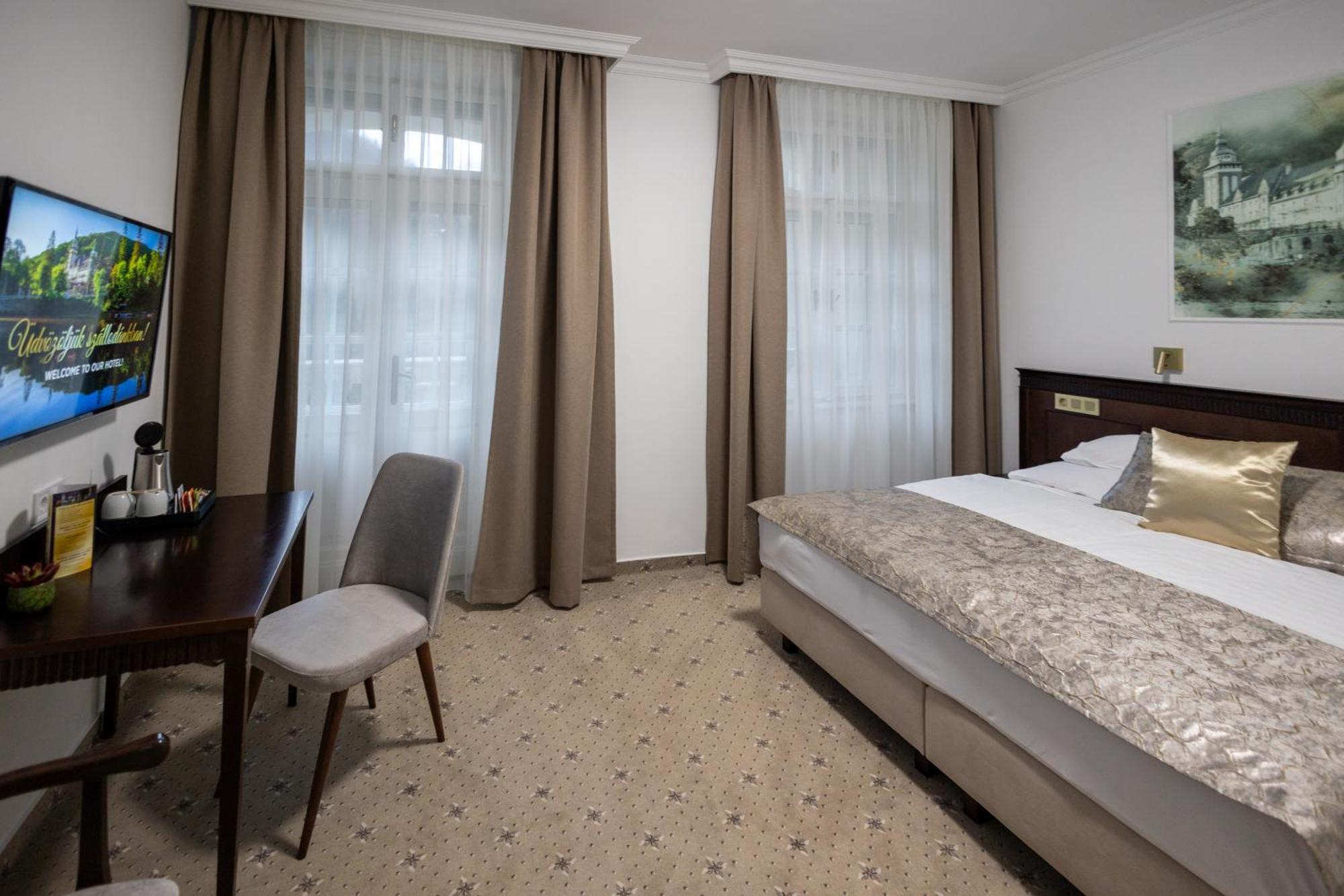 Hotel Palota ลิลลาฟือแร็ด ภายนอก รูปภาพ