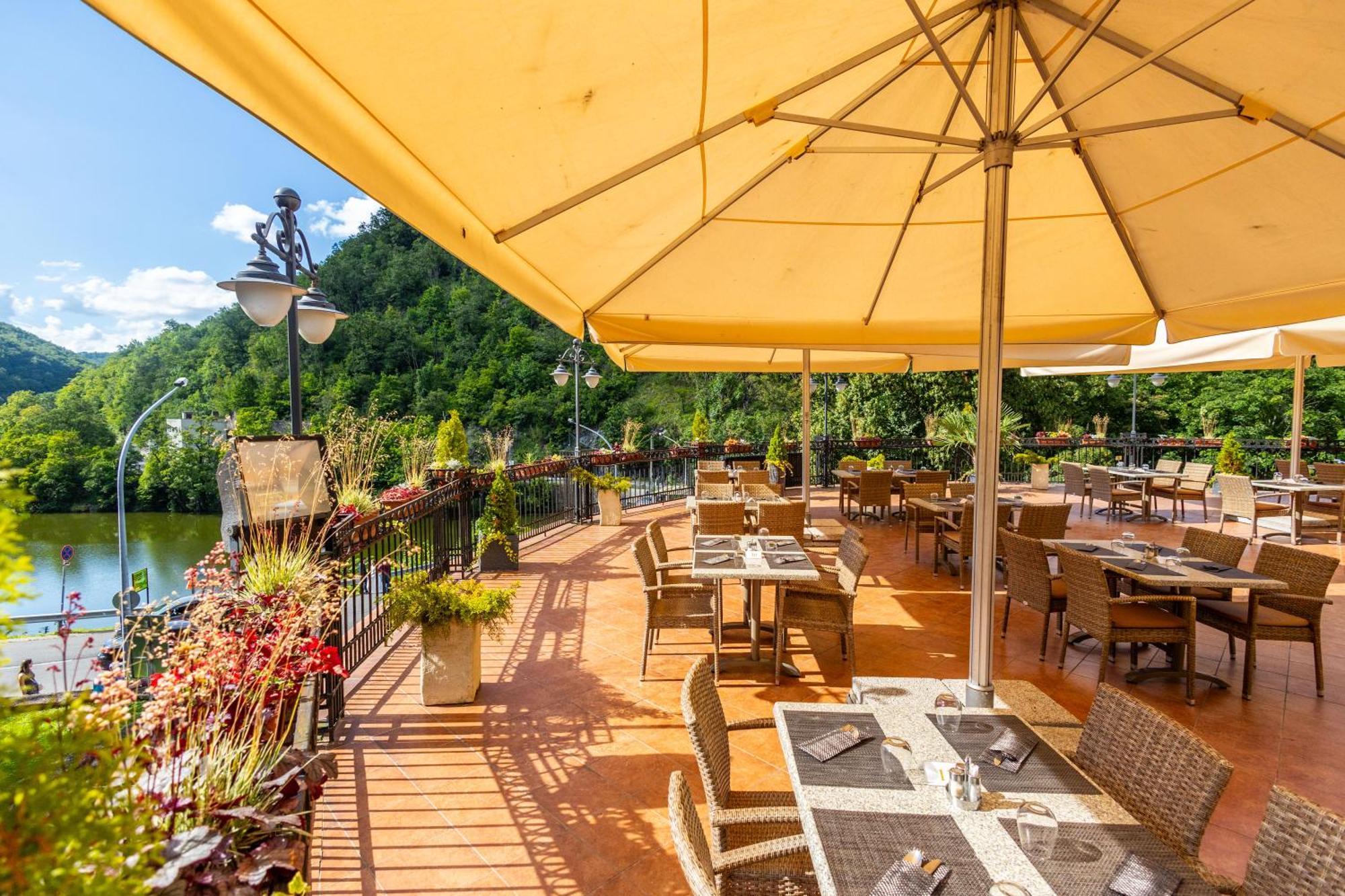Hotel Palota ลิลลาฟือแร็ด ภายนอก รูปภาพ