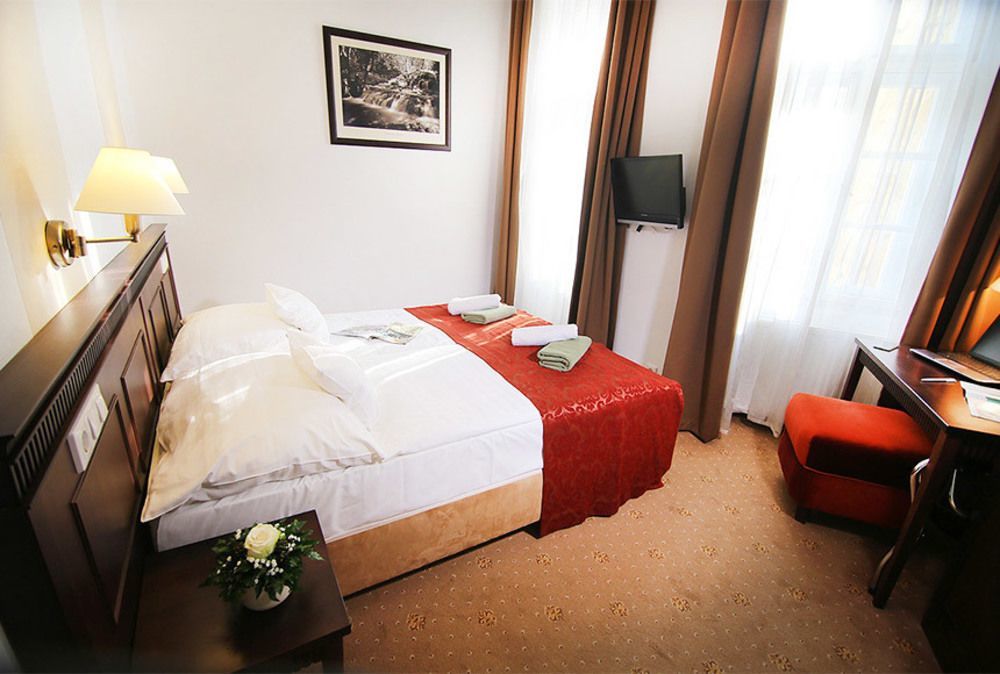 Hotel Palota ลิลลาฟือแร็ด ภายนอก รูปภาพ
