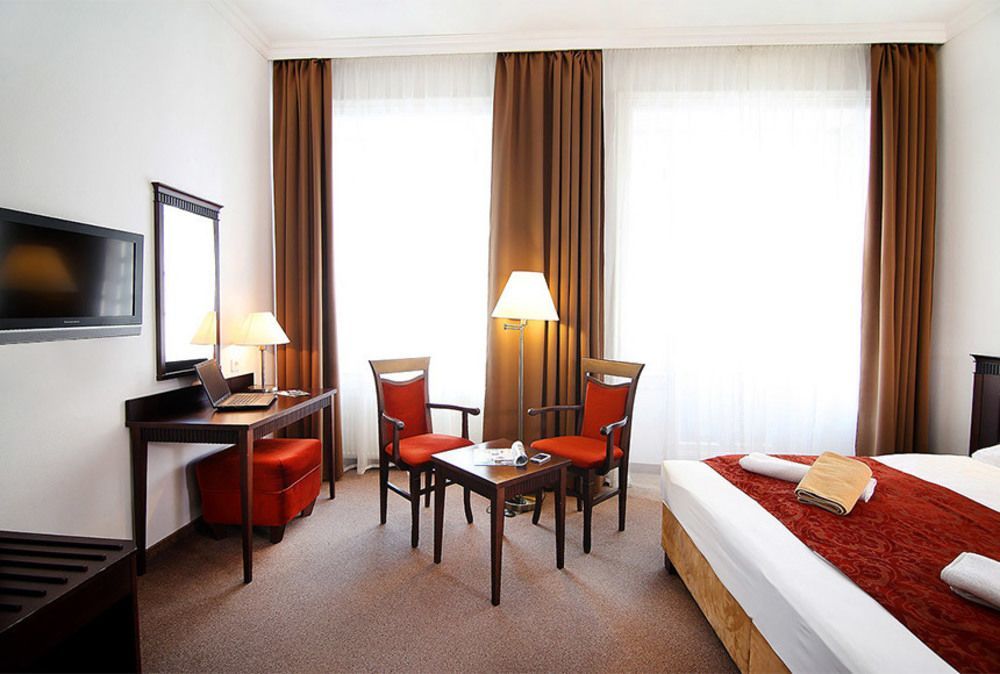 Hotel Palota ลิลลาฟือแร็ด ภายนอก รูปภาพ