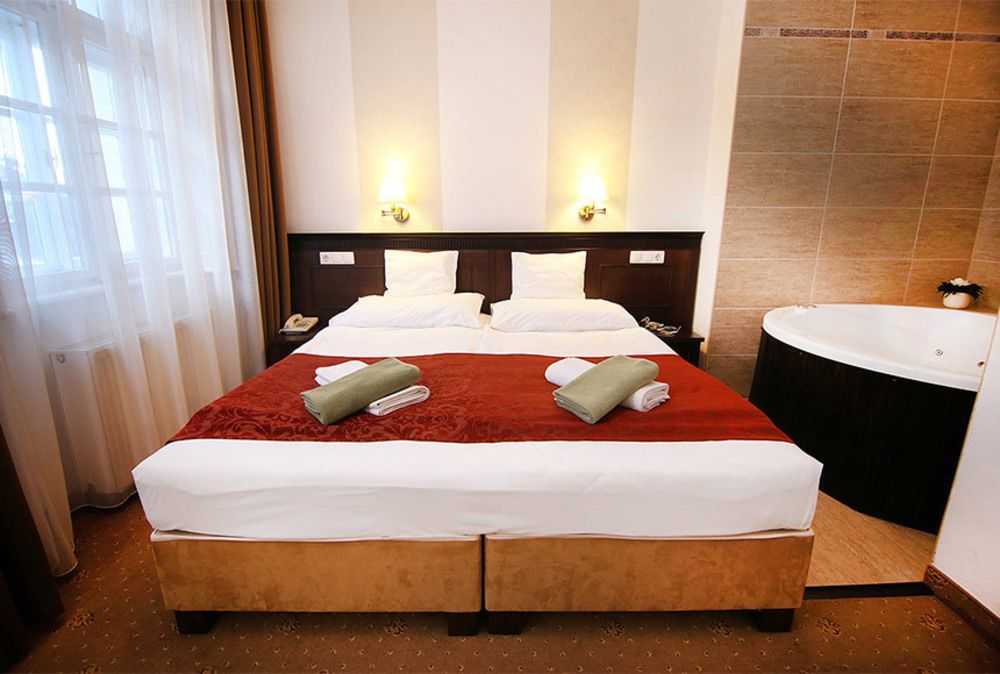 Hotel Palota ลิลลาฟือแร็ด ภายนอก รูปภาพ