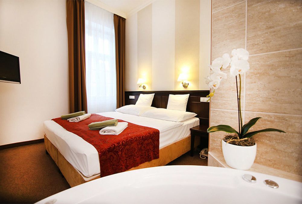 Hotel Palota ลิลลาฟือแร็ด ภายนอก รูปภาพ