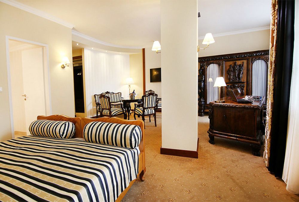 Hotel Palota ลิลลาฟือแร็ด ภายนอก รูปภาพ