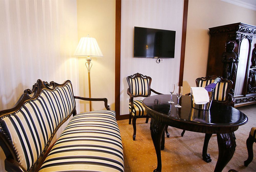Hotel Palota ลิลลาฟือแร็ด ภายนอก รูปภาพ