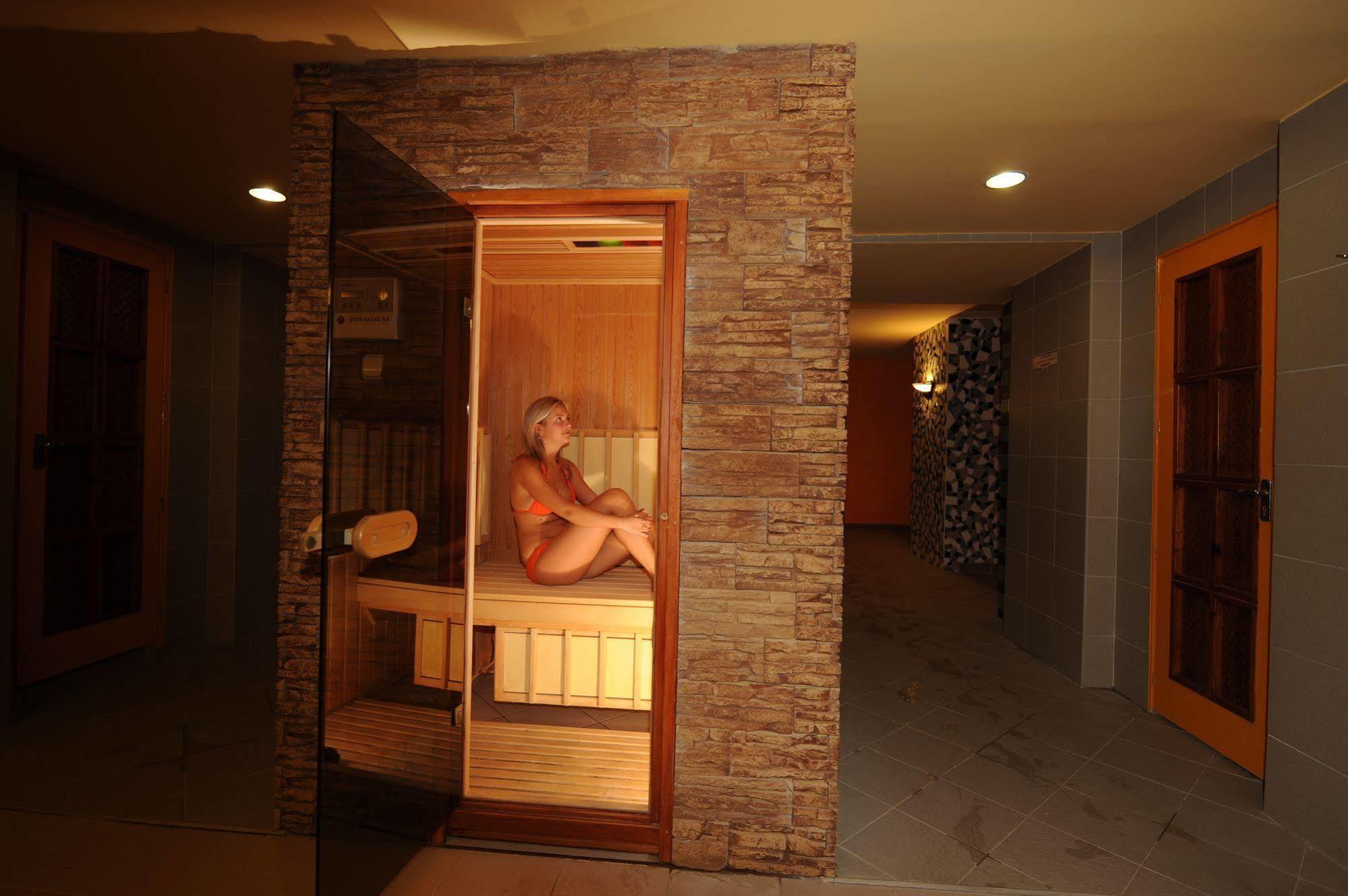 Hotel Palota ลิลลาฟือแร็ด ภายนอก รูปภาพ